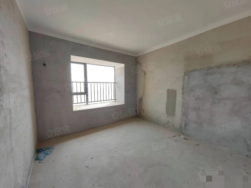 城南，次新小区森林国际翡冷翠，边户，毛坯3房2卫，证满二，电梯好楼层