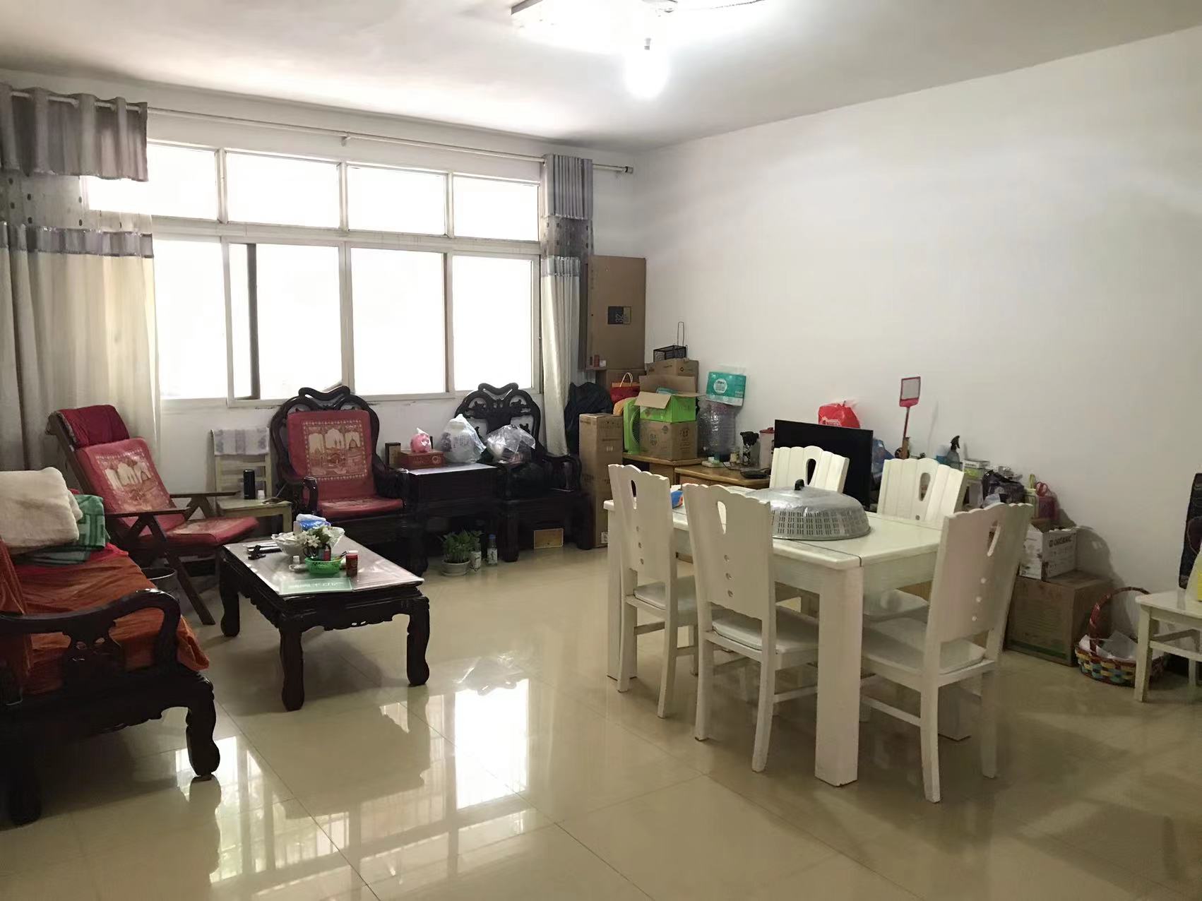 荆洪花园 富迪三友旁 沔中附近 大三房 很好的楼层 诚心出售