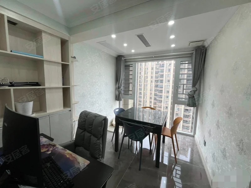 元泰未来城B2，东边户，​精装三房。好楼层，全屋品牌家电大金中央空调顾家家私​，证满二