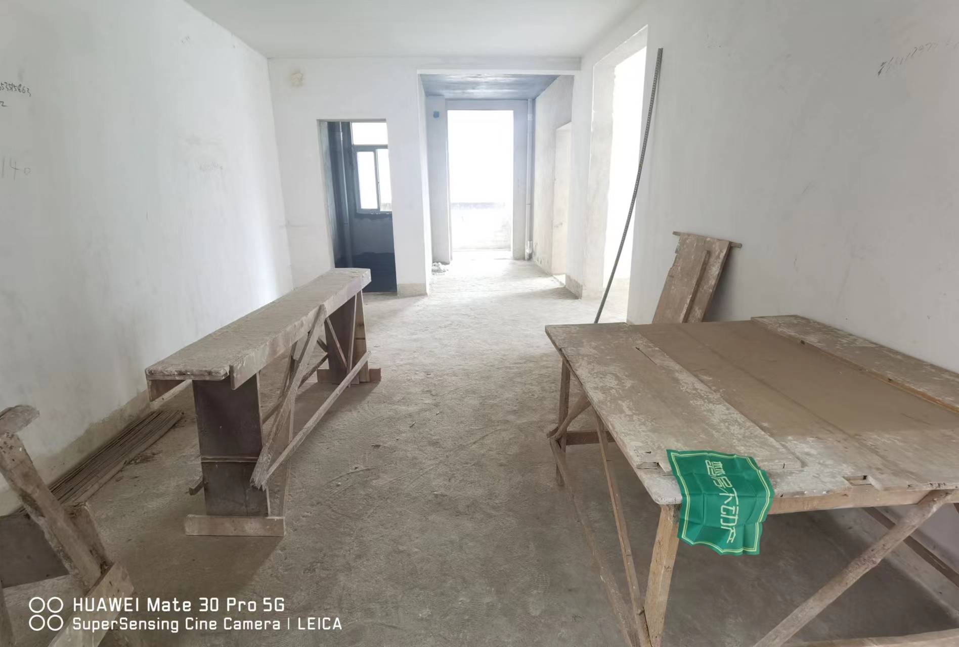 环球广场旁  紫荆苑 毛坯三房 楼年新 出行方便 生活配套齐全