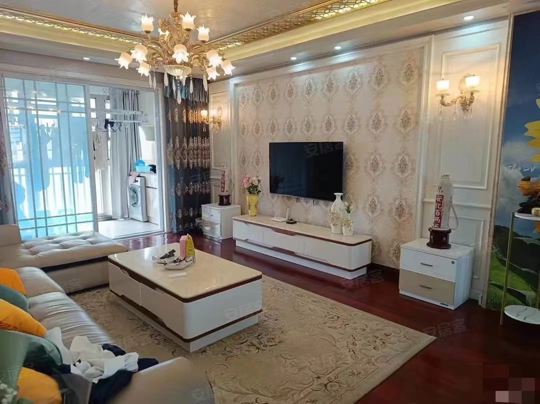 65，房东亏本急售，锦绣江山，单价5500，全屋地暖，精装四房，证满二，小区环境奈斯，双阳台