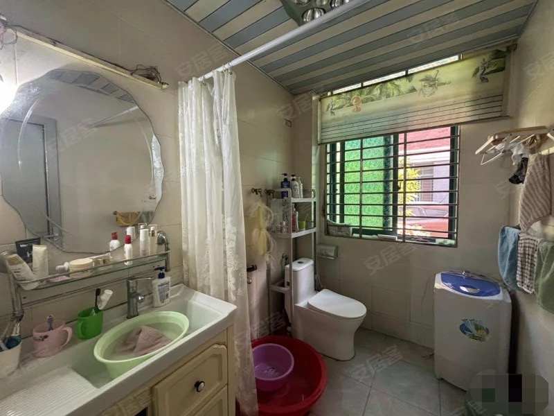 武商附近，青青家园，精装三房，一楼可养花草，价格便宜，拎包入住