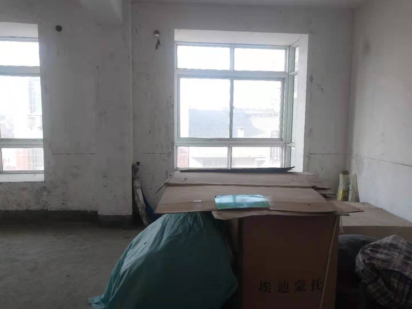 宏运名居毛坯大四房中间楼层方便看房