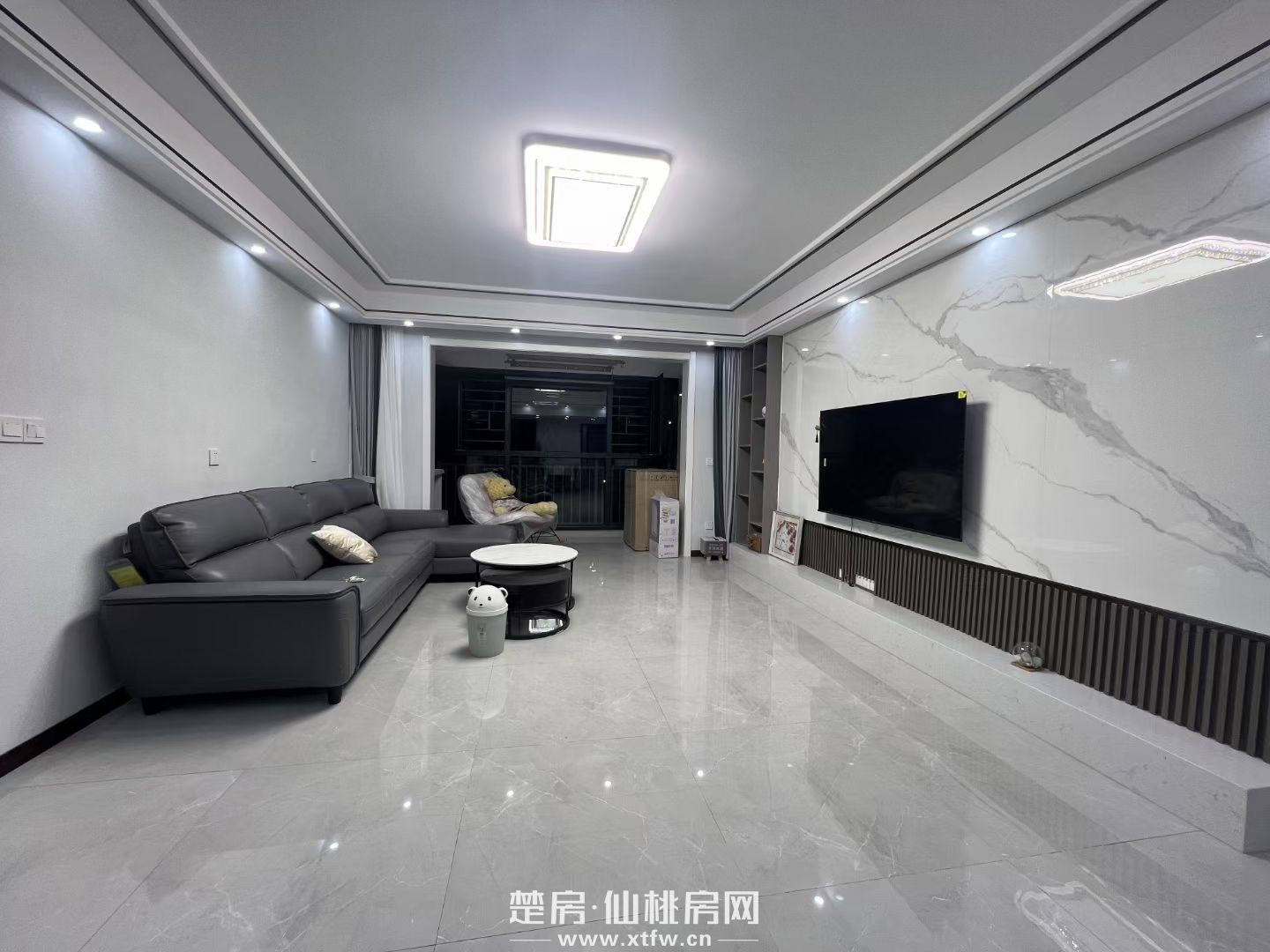 新三中旁九十墩电梯大三房出租！