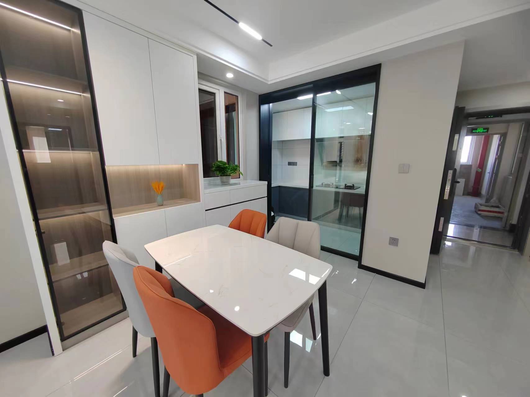 仙桃满庭春3室2厅1卫，全新精装修优价出售！机会难得！