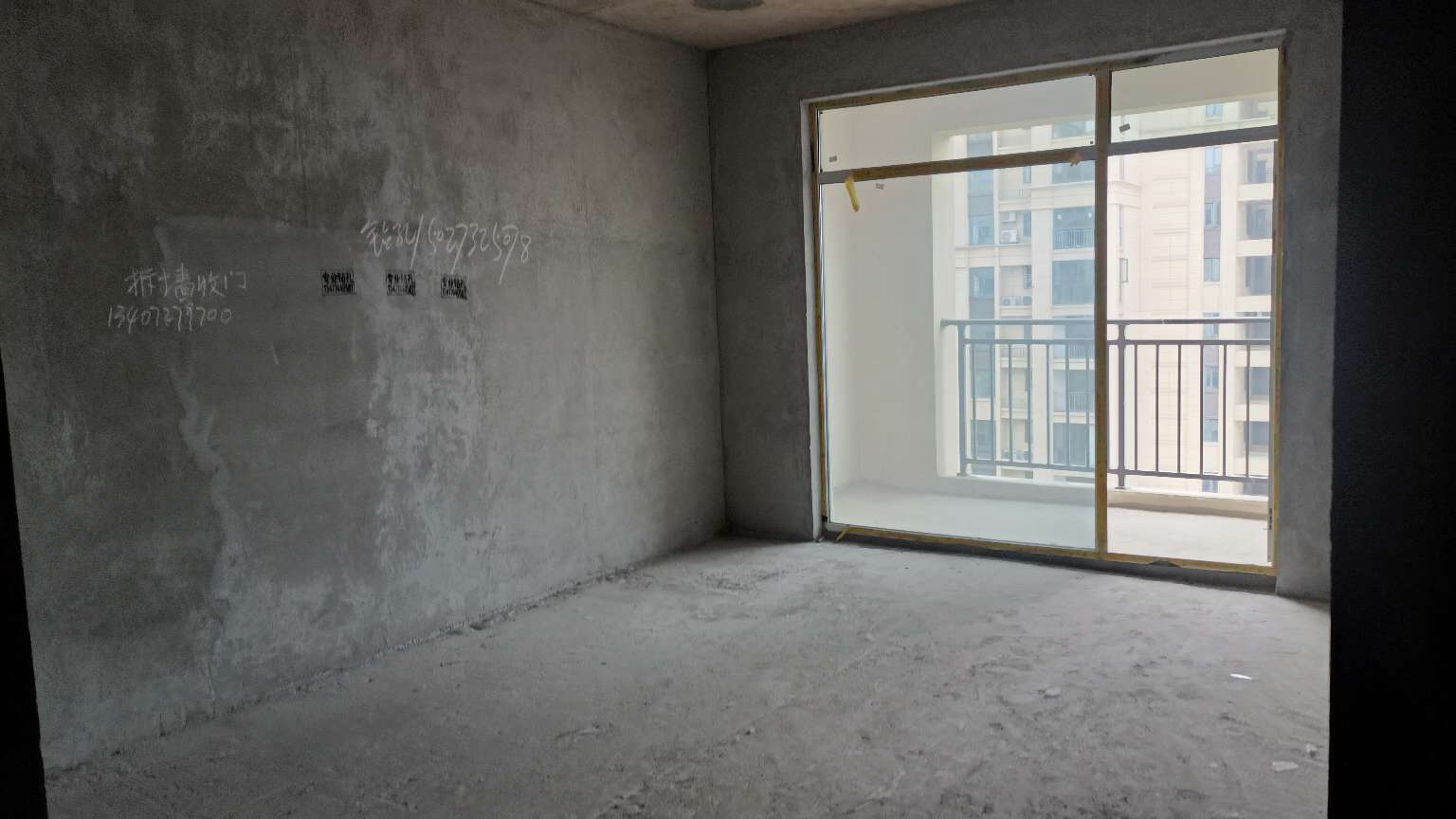 蓝天新城好楼层5000多高性价比毛坯房！