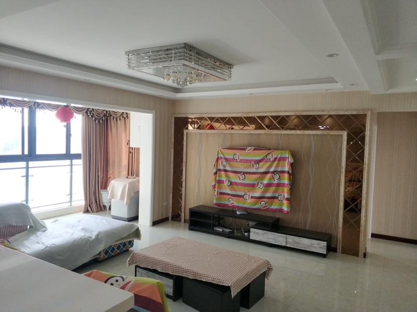 福星城边户精装三房，满五weiyi，小区环境好，拎包入住