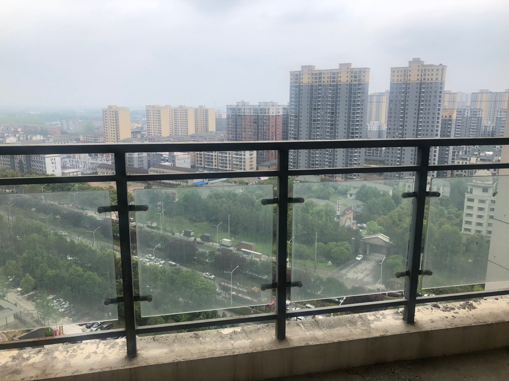 福星城 毛坯好户型 3是2厅2卫 证满2 楼层好