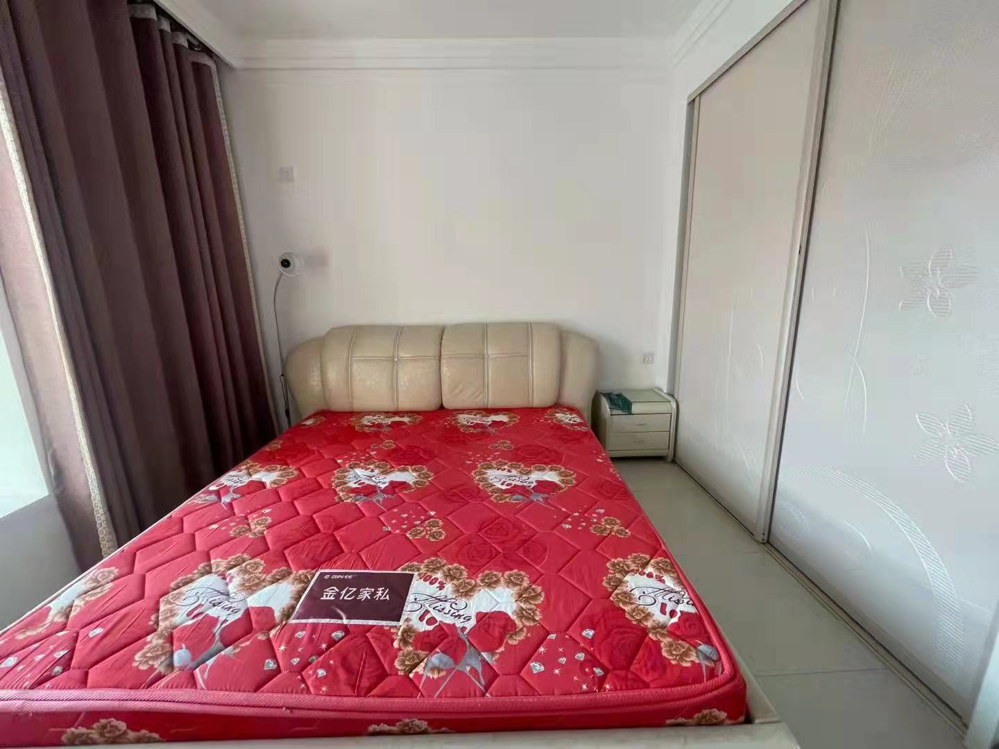 世纪雅园精装三房，户型通透采光好