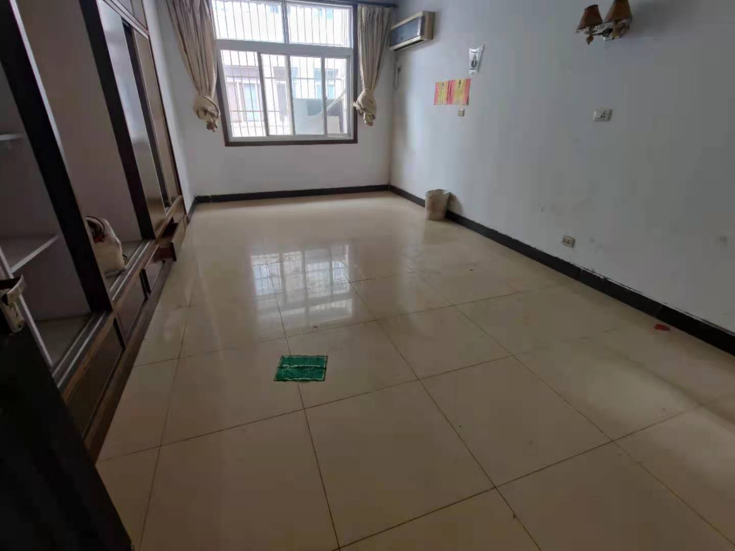 新村河东街 栋单元楼一梯一户大平层带地下室车库 立水电有卫生间