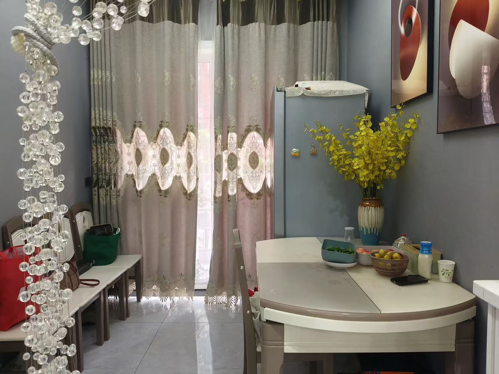 捡漏2，东区车站旁，步梯好楼层2楼，精装3房2厅，有证，拎包入住