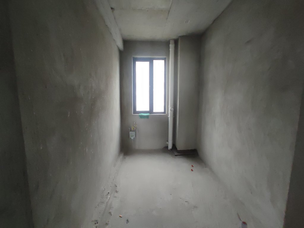 荣怀极地世家.毛坯三房边户.看房方便