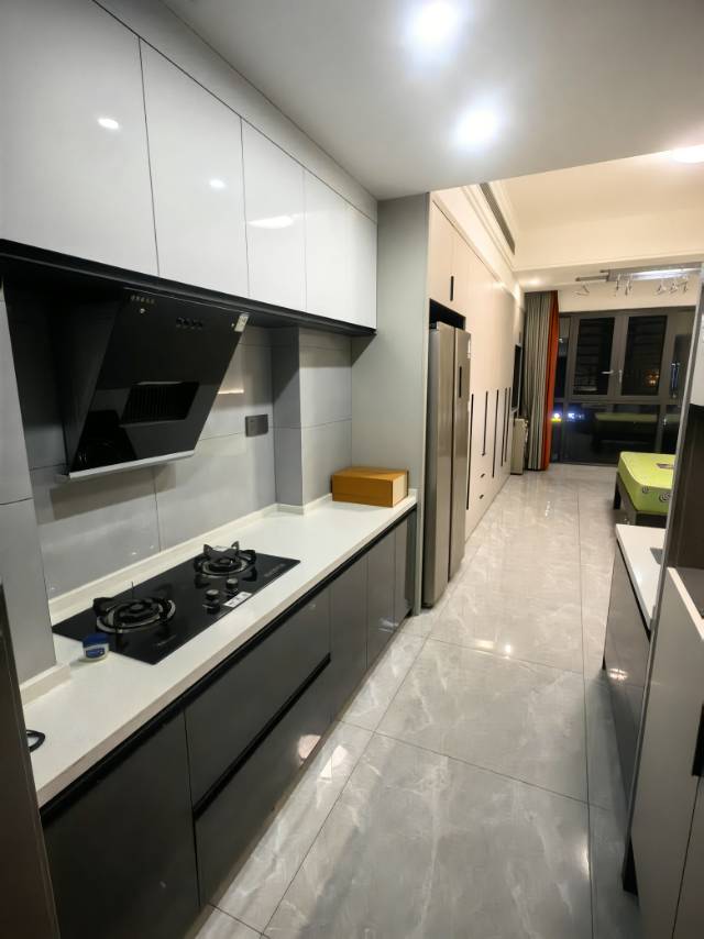 皇朝旁，新农贸，风和日丽边中和公寓