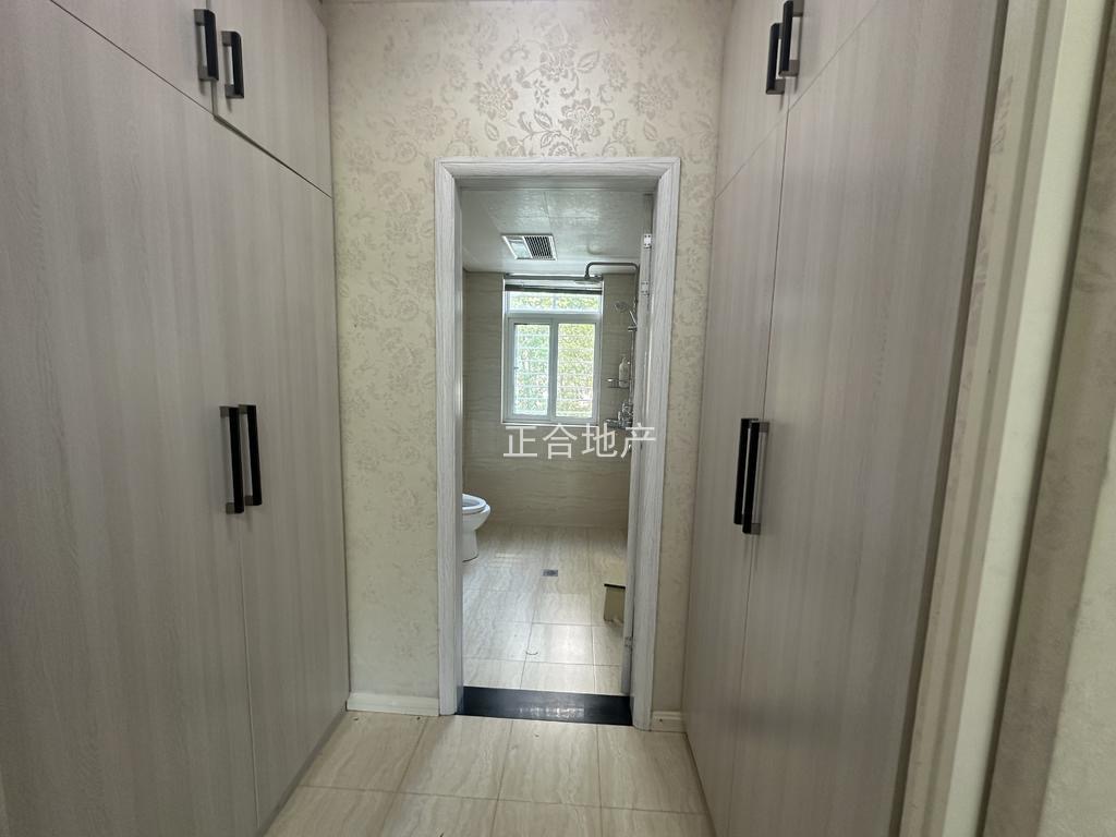 ？降价了，福星城，精装三房，9成新，全屋中央空调带供暖，证满二