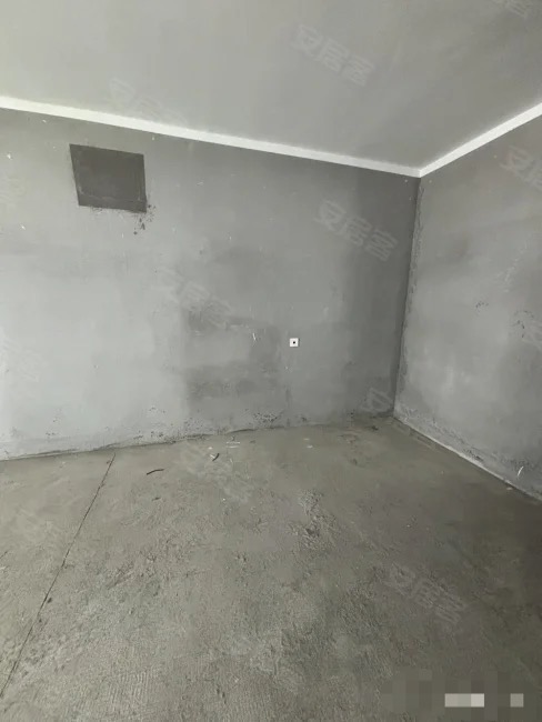 城南，降价了，吾悦华府现房，单价4700，经典小三房