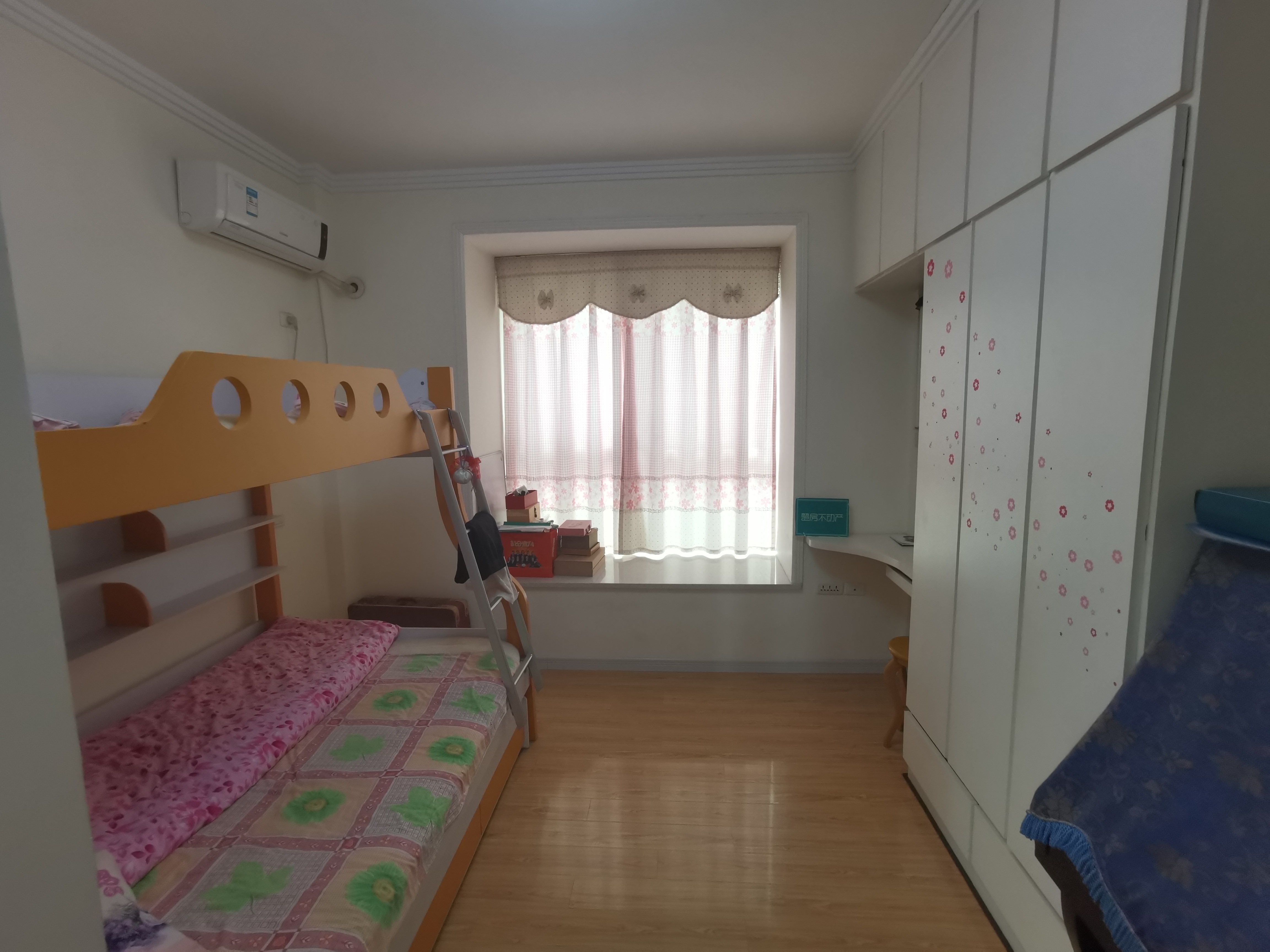 香岸华府精装步梯房，税费少价格可小刀