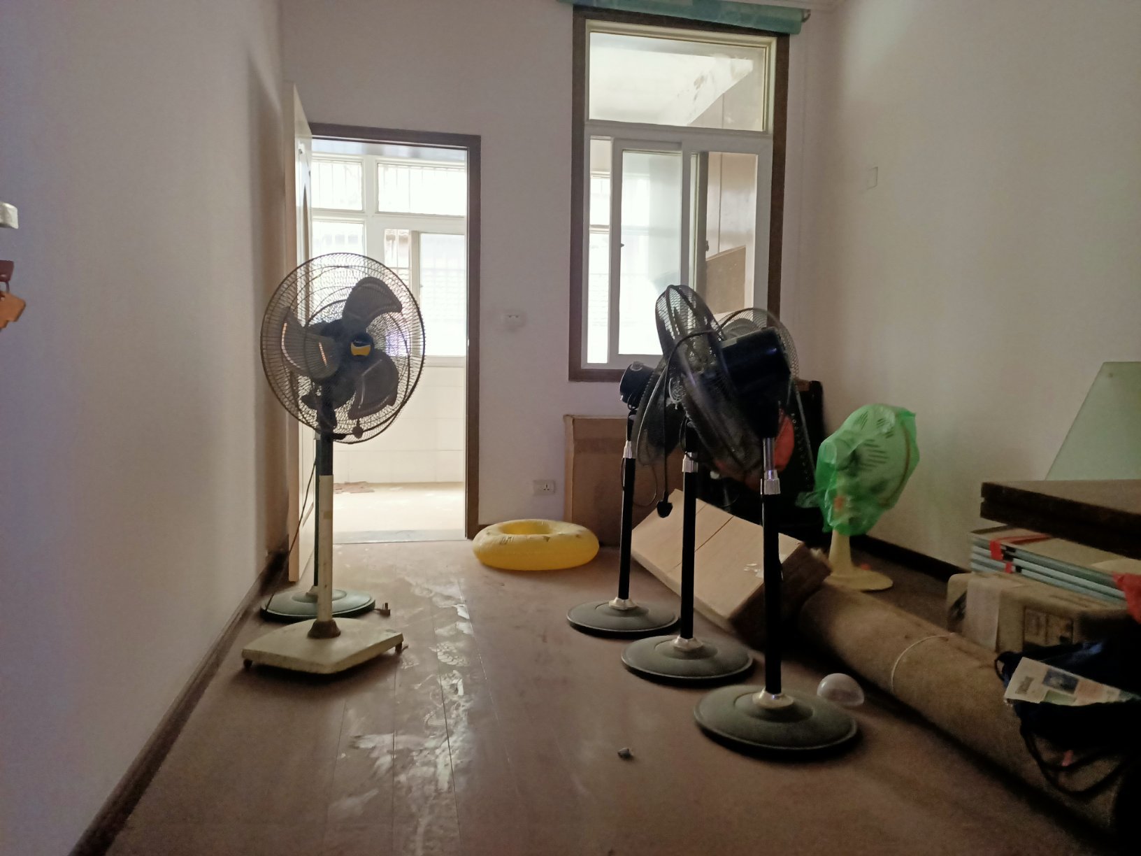 步行街公安局文明楼202平大面积四室两厅两厅超大阳台