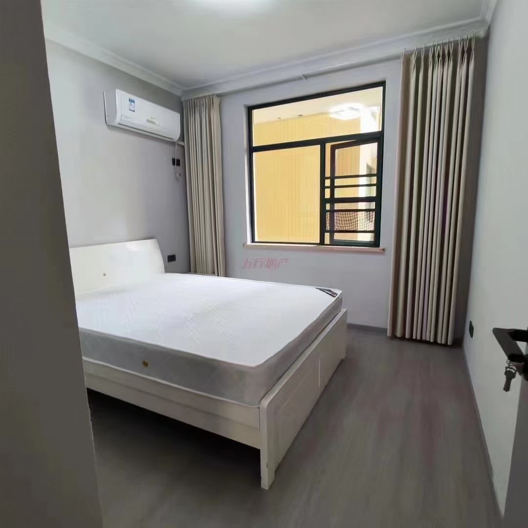 新‮壹城‬号，东边边户，中间楼层，双阳台，精装三‮两房‬卫，全新装修，实验‬三小+二中