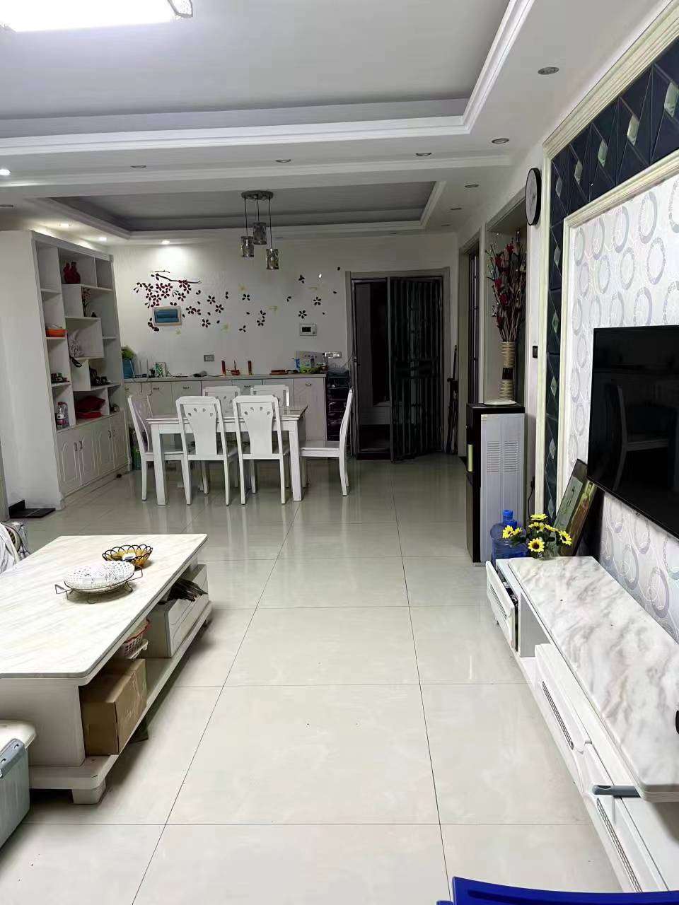 亏本急售，电梯大三房，精装，南北通透，证满二