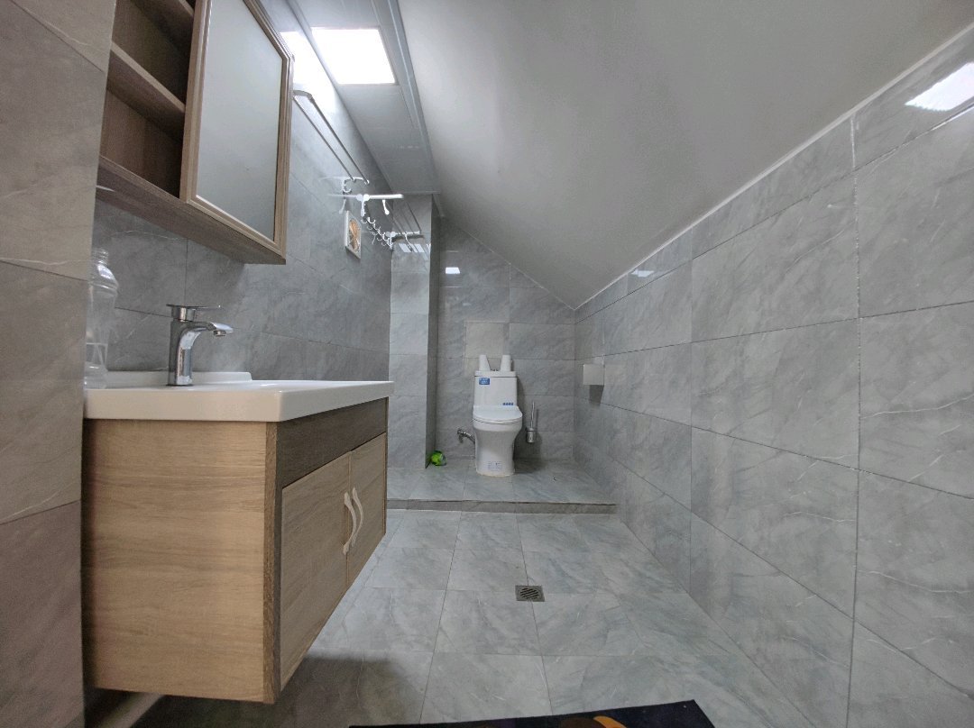 亏本出售，江滩公园旁，水云间，电梯洋房，精装三房，南北通透，证满二，