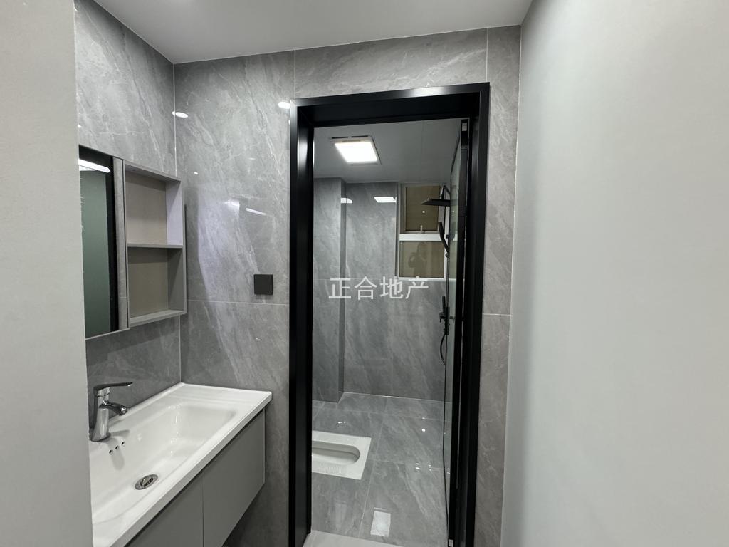 满庭春•七期，精装3房2卫，全新品牌装修，电梯中间楼层，证满二，拎包入住