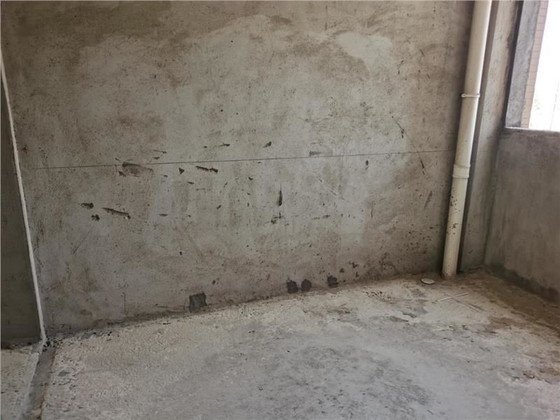 就读仙桃 ！紫润尚城毛坯三房 看房，急售证件已下可以按揭看房有钥匙