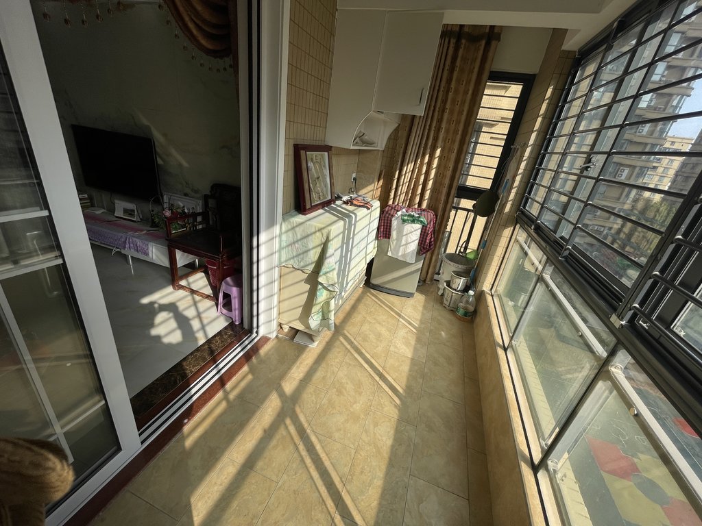 御台公馆精装修三房带全屋家电小区环境好老证