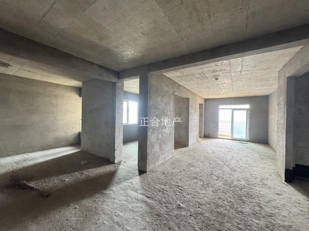 捡漏，城南，南国明珠，毛坯三房，单价4500，好楼层8楼，证满二，南北通透，