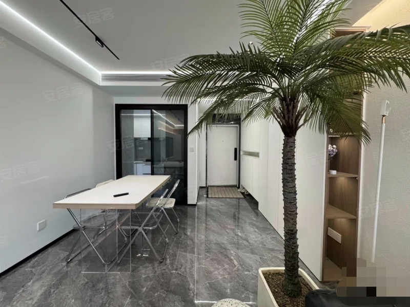 城南，森林国际翡冷翠，电梯好楼层，精装三房两卫，二中二小旁，全屋品牌家私家电。拎包入住