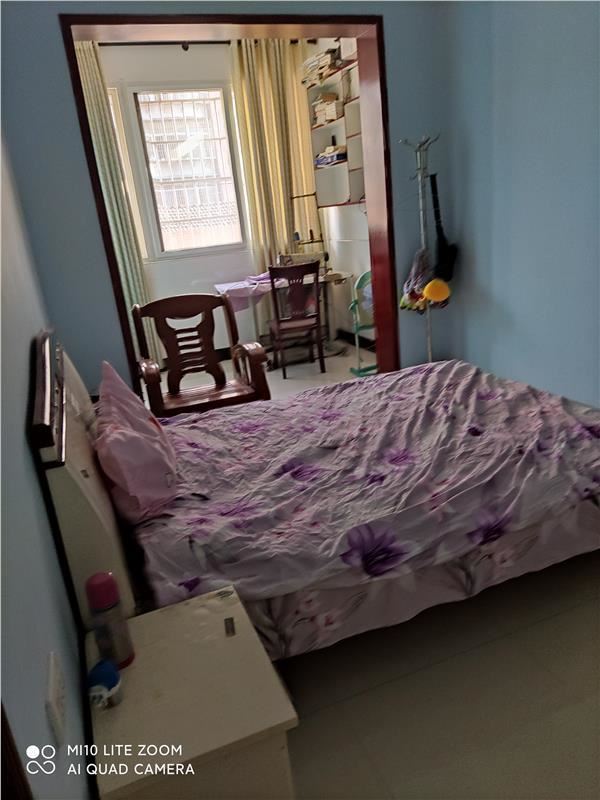 骏马雅苑，步梯二楼，精装三房，楼层到位采光好，证满两年可按揭