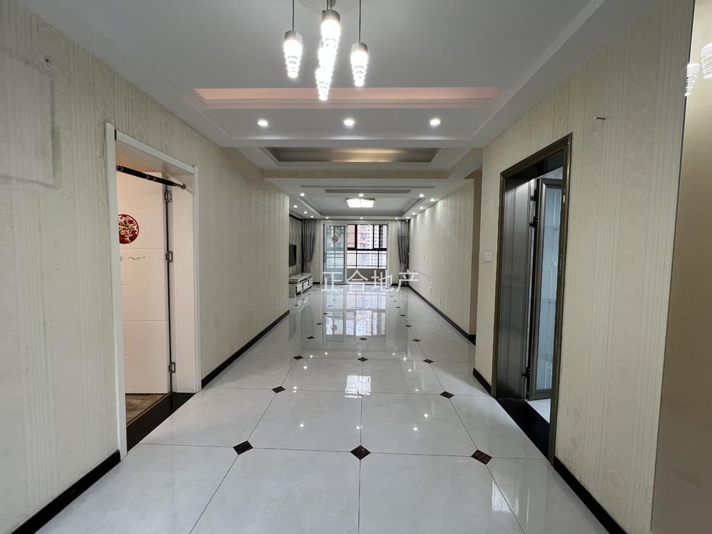 颐和公馆，大三房，精装三房两卫，9成新装修，单价5400，看中可谈