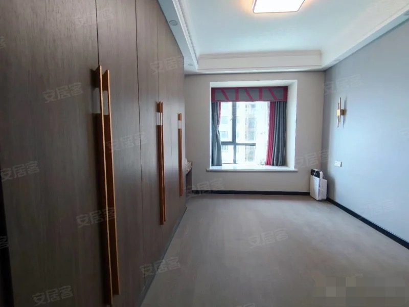 城南吾悦旁，全屋精装，中央空调，元泰三中沔阳xiao学证满二中层11楼