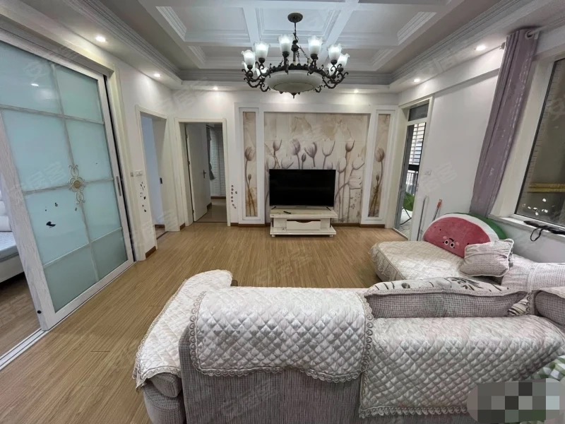 335，城南，森林国际城，精装三房两卫，​电梯好楼层5楼，单价5400,证满二