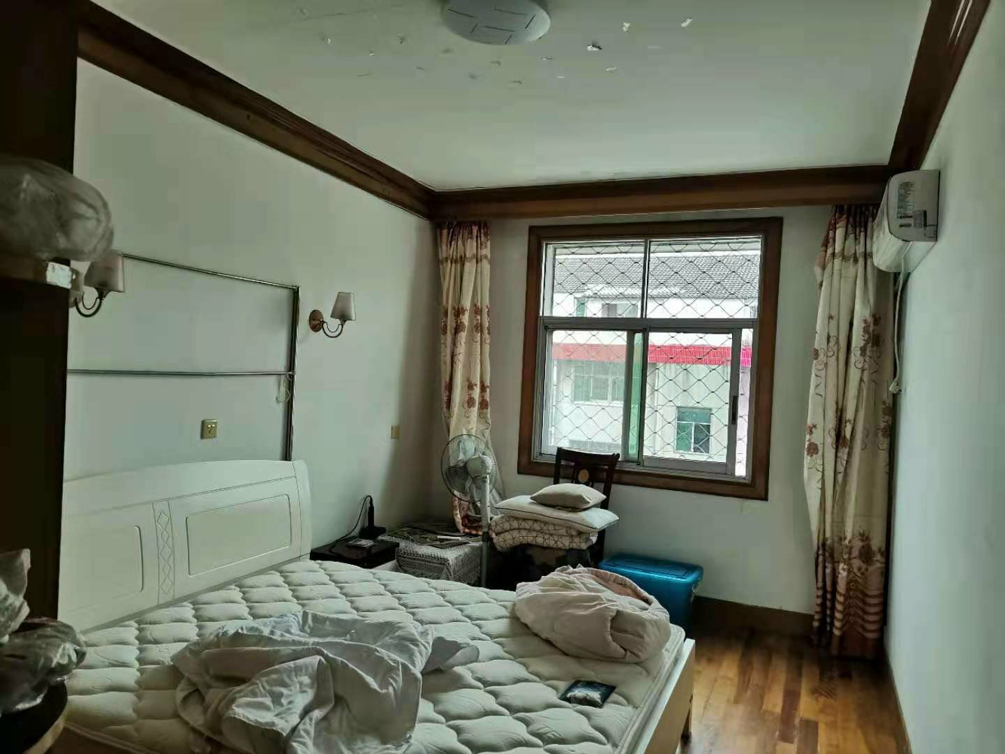 何李路昌盛菜市场旁步梯六楼精装三房生活方便看房提前