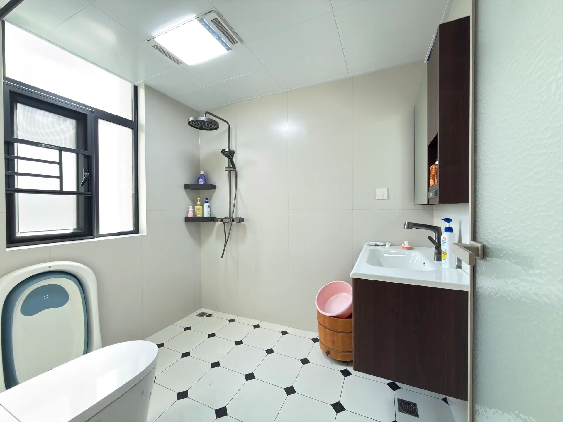 洋房！电梯小高层，好楼层，全屋高档家私，法式中古风，证满二