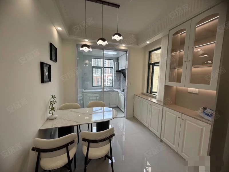 城南，新街，电梯19楼，边户，法式风三房，证满二，元泰三中沔阳xiao学