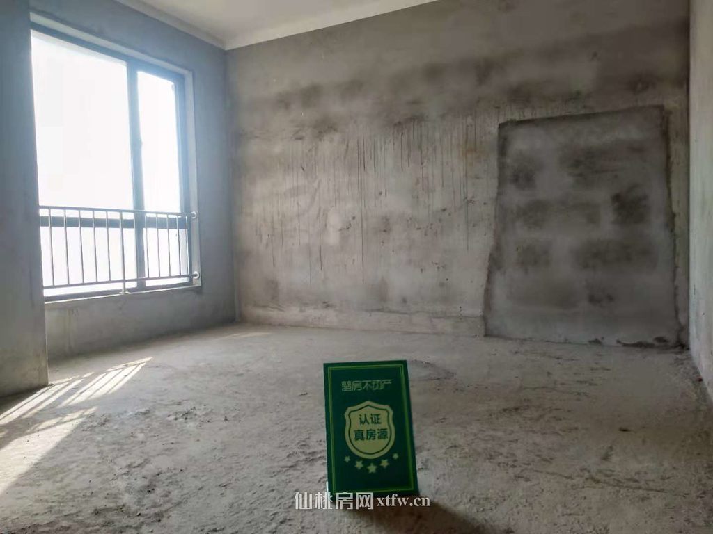 御台公馆毛坯大三房户型格局好价格不高证件满两年