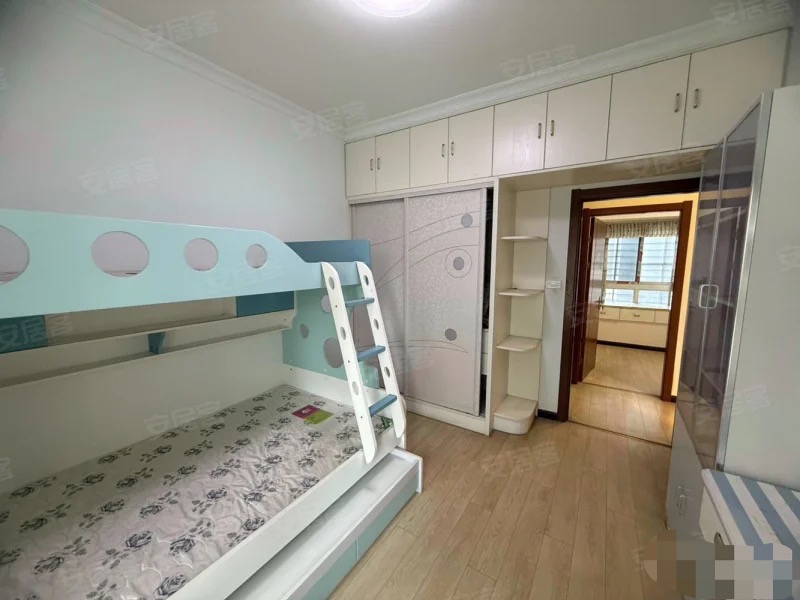 吾悦旁，单价4600，双阳台，东边户，电梯小高层，精装三房，新三中大门口，