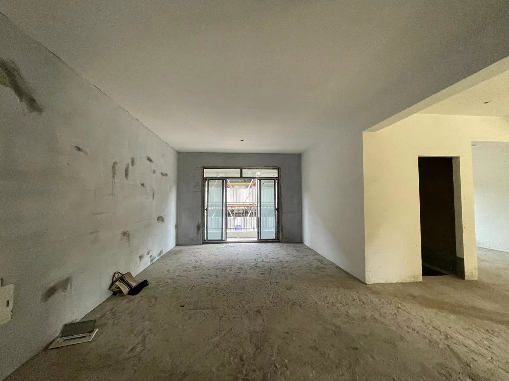 环球 毛坯3面采光，单价5500，看房方便，出行方便