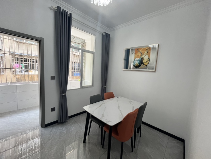 养老看过来，西桥，装修9成新，步梯2楼，精装三房，证满二