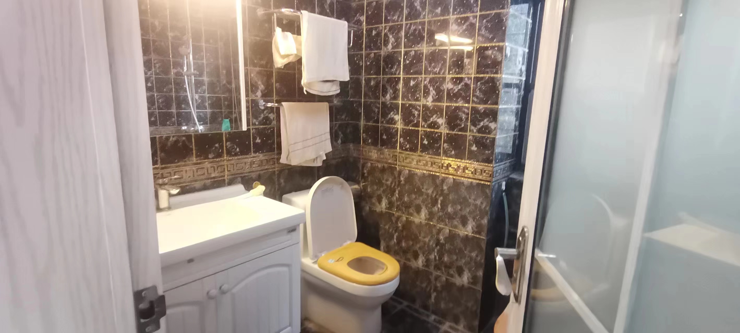 上林仙苑.精装三房.带200平的院子可以种花种菜.看房方便