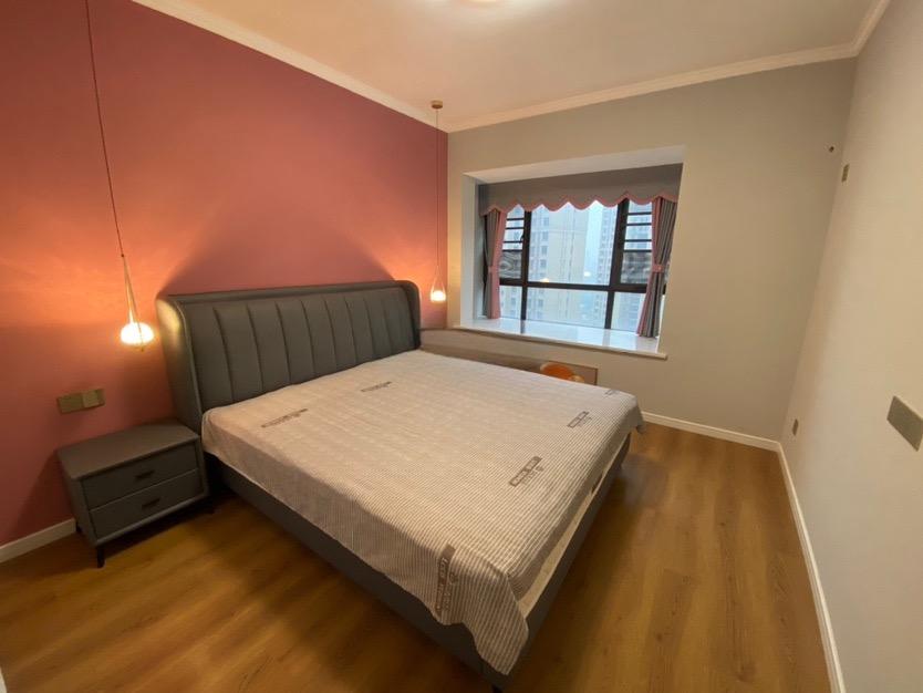 御湖世家全新装修3房送车位！