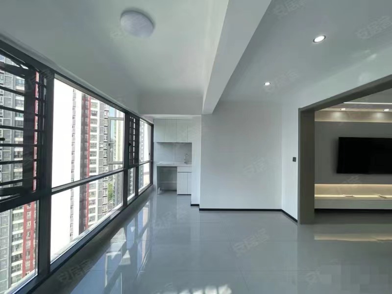 降价了，房东急售，城南福星城，全新装修。电梯中层，送30平大阳台，南北通透