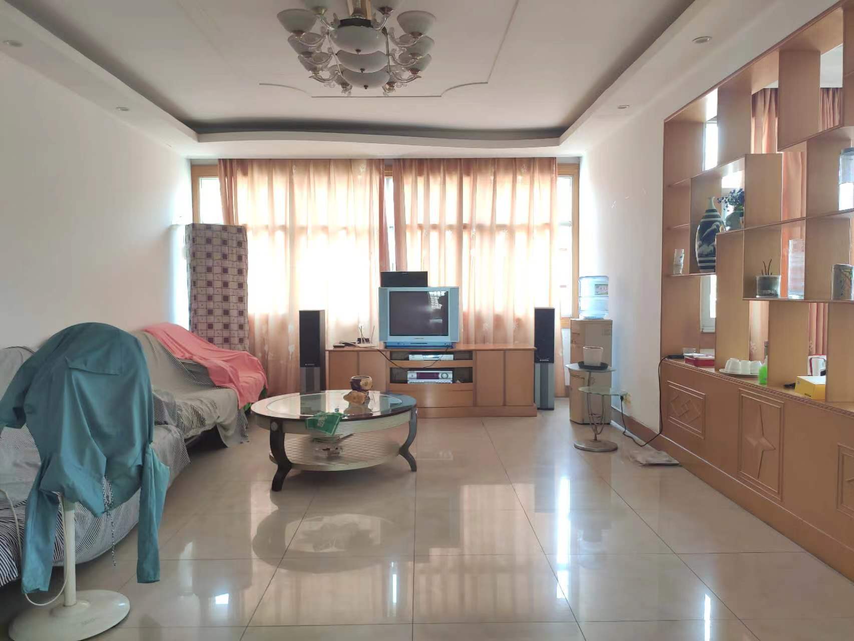 沔中北门 五室三卫 桃林源小区 房龄新 右临富迪三友左临大洪万福 看房方便