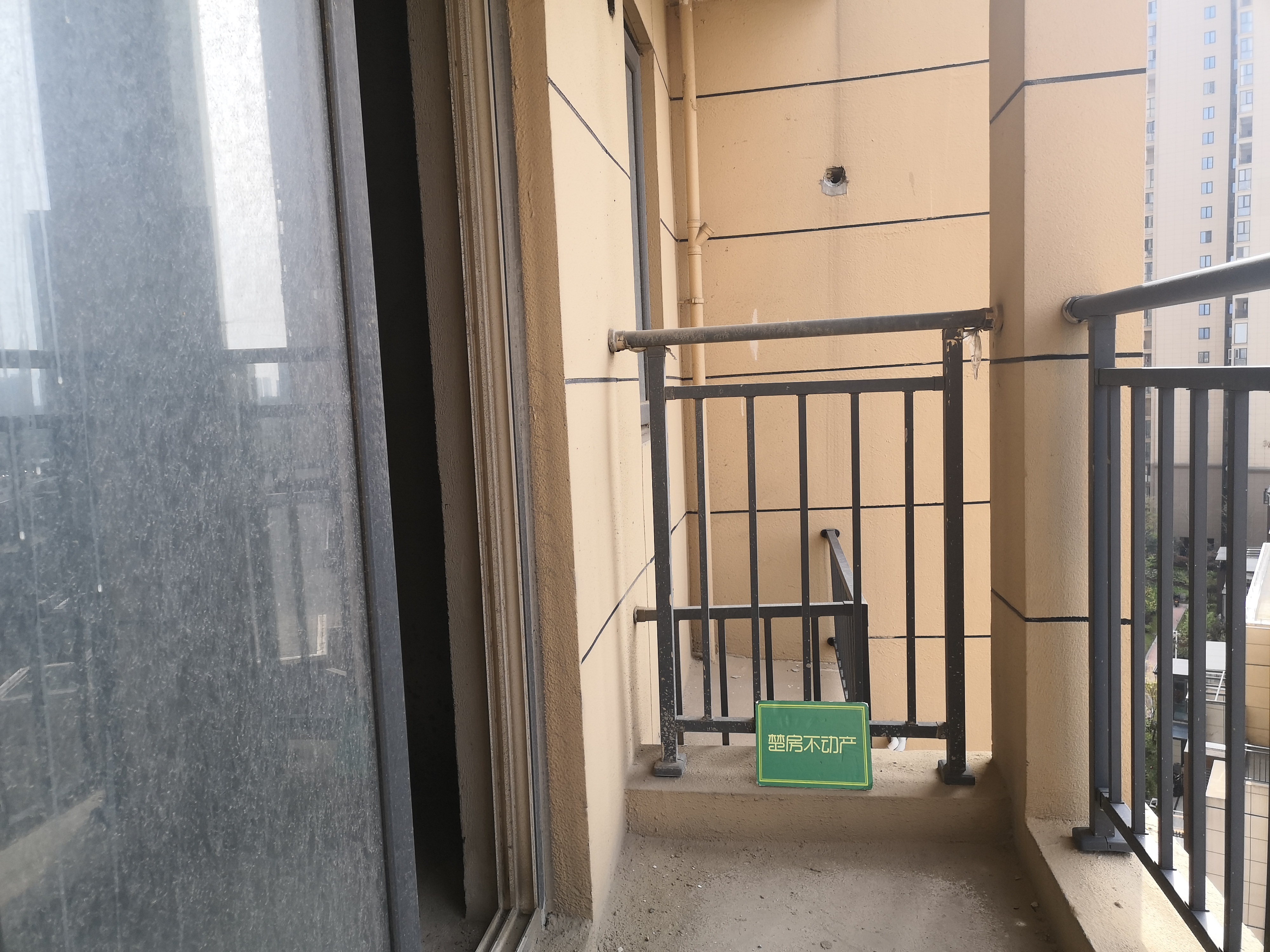 森林国际中间楼层四房两厅两卫采光佳