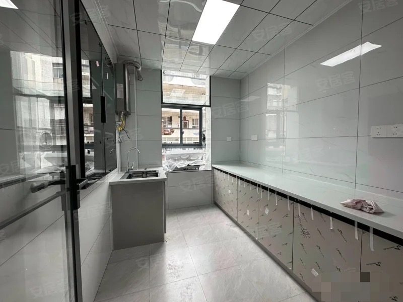 368，仙桃中学旁，复式楼，加装电梯小高层，好楼层，老证，大院子好停车，单价3300+，