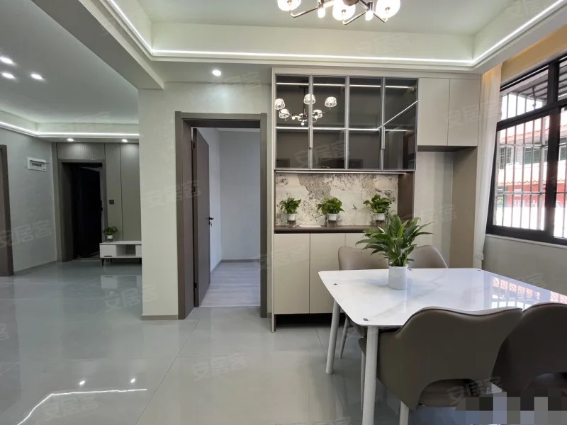 340，业主急售，三中附近，二楼，带大露台全新装修三房两厅，南北通透，拎包入住，