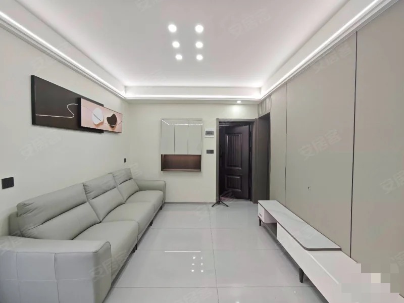 283，环球大新路xiao学旁，步梯三楼，精装3室2厅2卫，成色新，捡漏