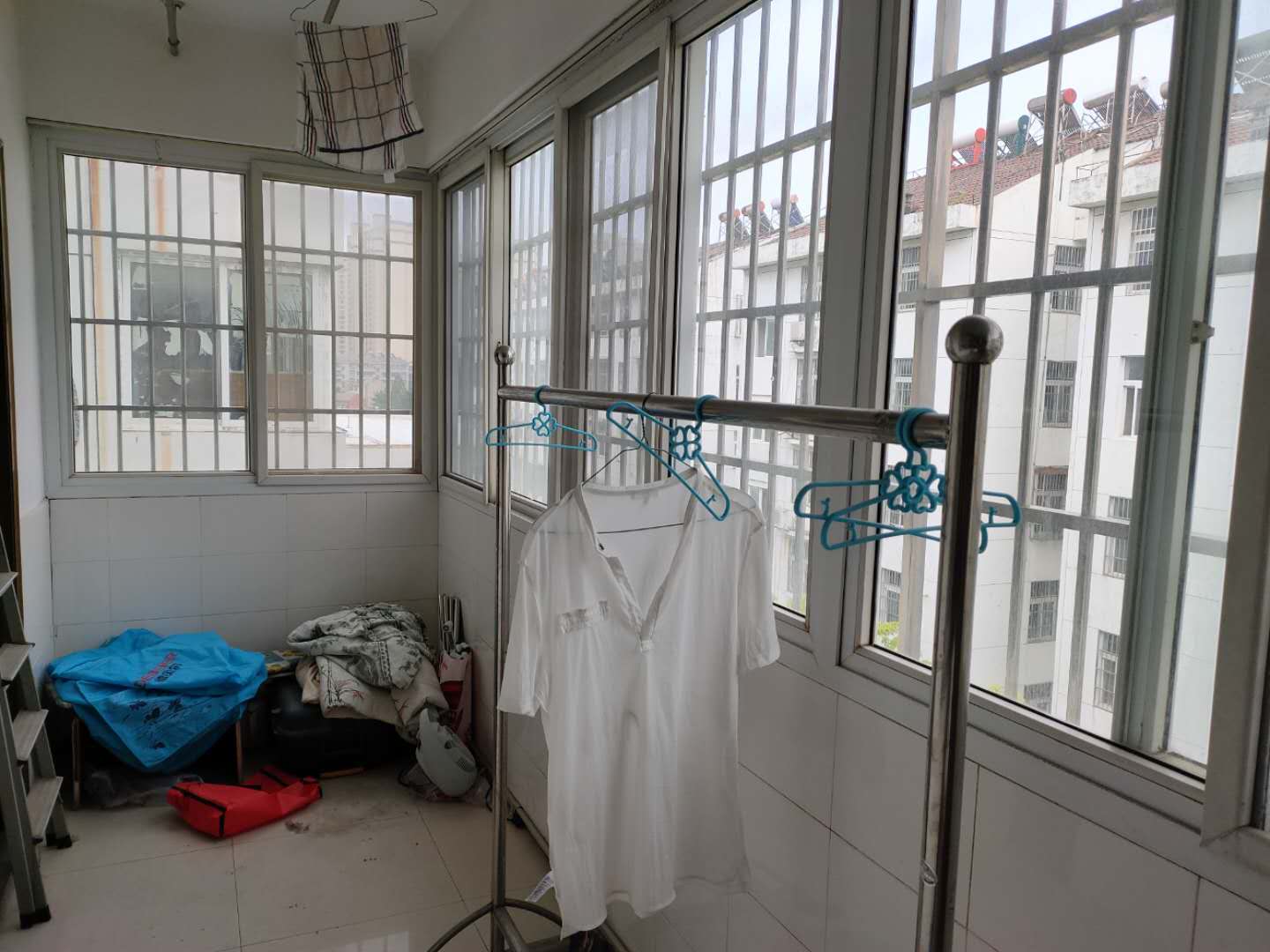 园丁小区四房精装修地段好小区可停车业主诚间售