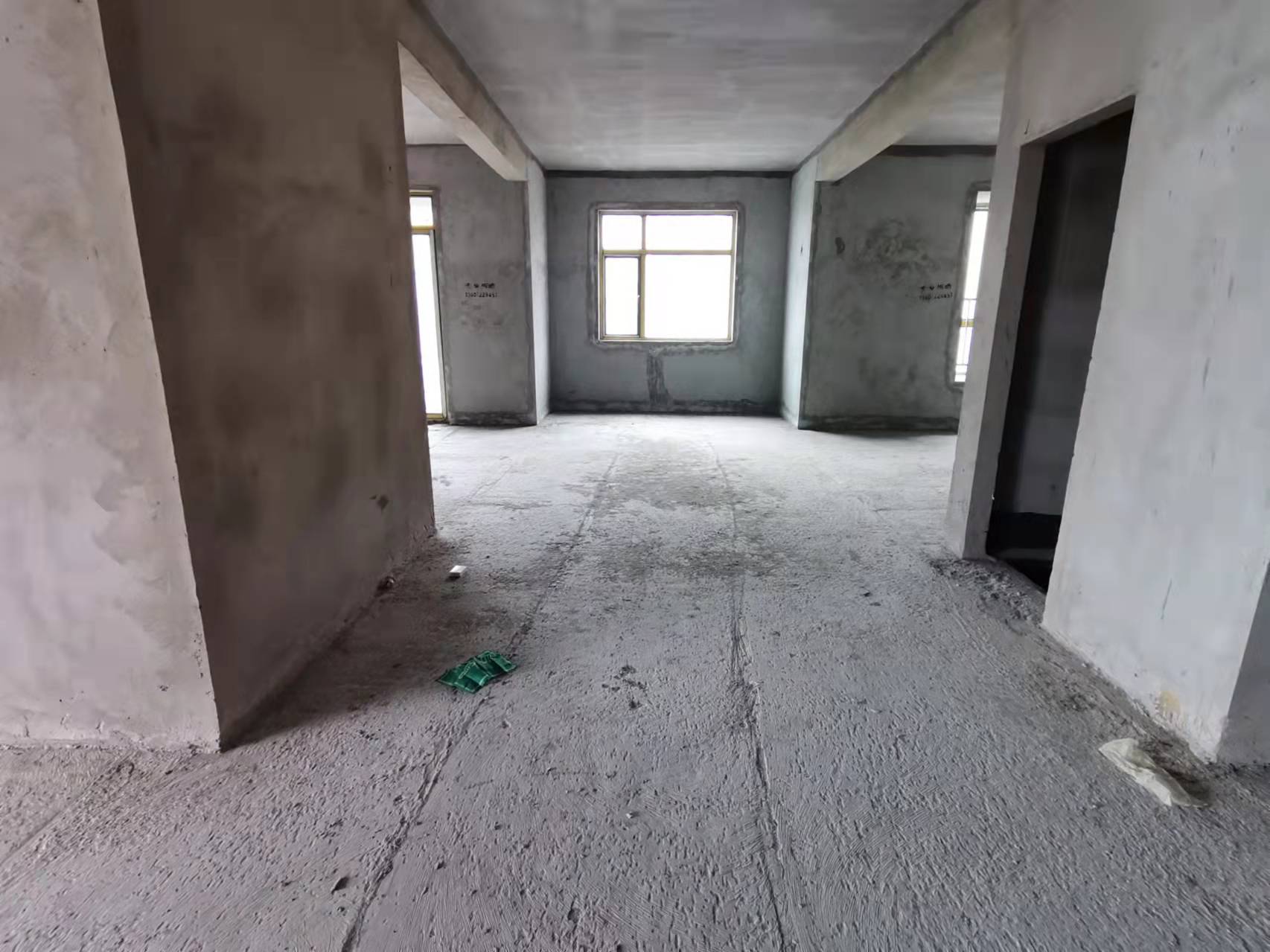 元泰未来城毛坯大平层湖景房超大阳台看房方便